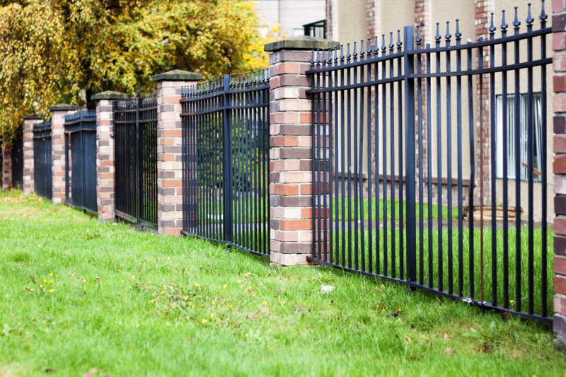 Fencing and railing manufactured by Tricon Ontario Inc.